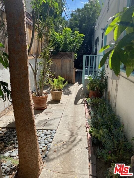 Photo - 1044 N Sweetzer Ave Unit 1/2