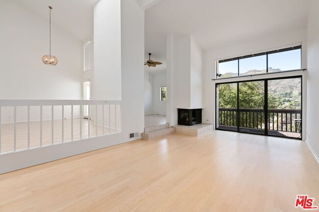 Photo - 1631 Michael Ln