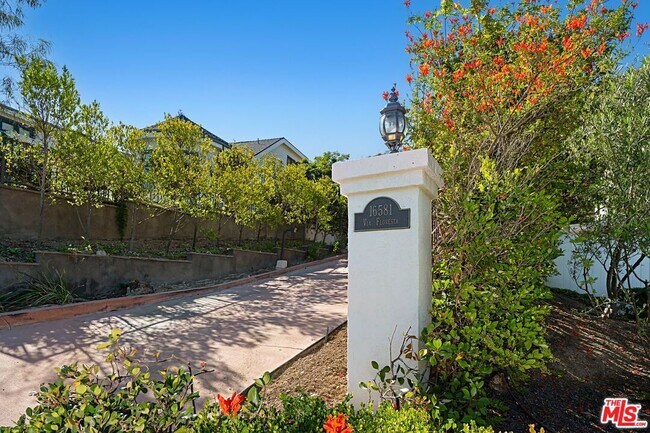 Photo - 16581 Vía Floresta