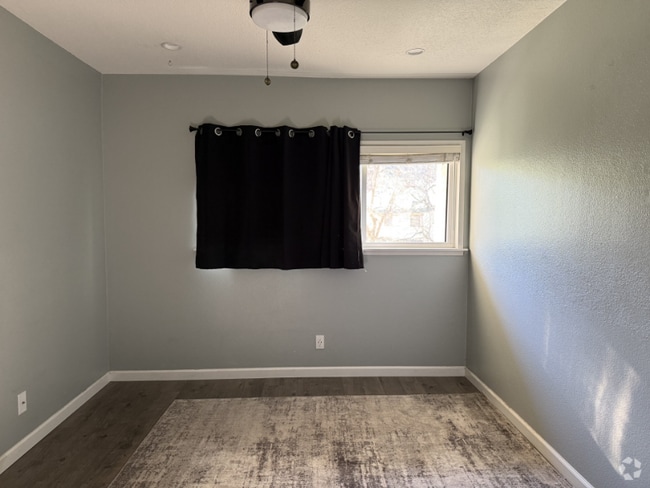 Building Photo - 23530 Newhall Ave Unit 3 Rental