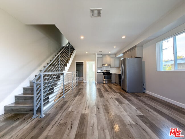 Building Photo - 5651 Willowcrest Ave