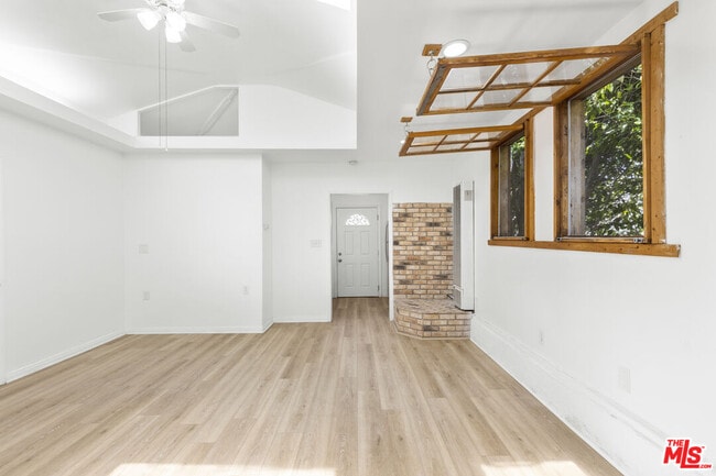 Photo - 11110 Charnock Rd