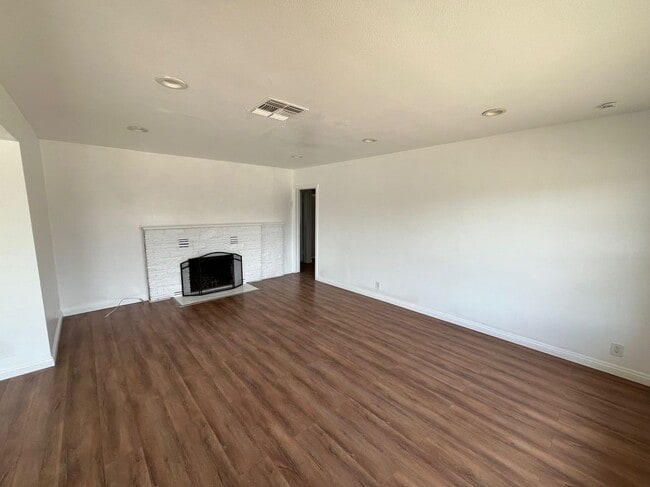 Photo - 809 S Knott Ave