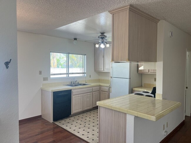 Photo - 2 bedroom 2 bath duplex for rent in Kensington!