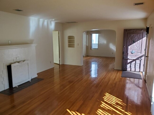 Photo - 260 C Ave