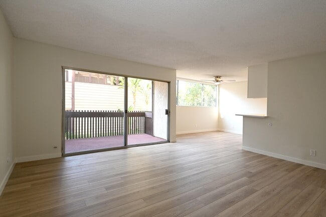 Photo - 6000 Canterbury Dr Unit M122