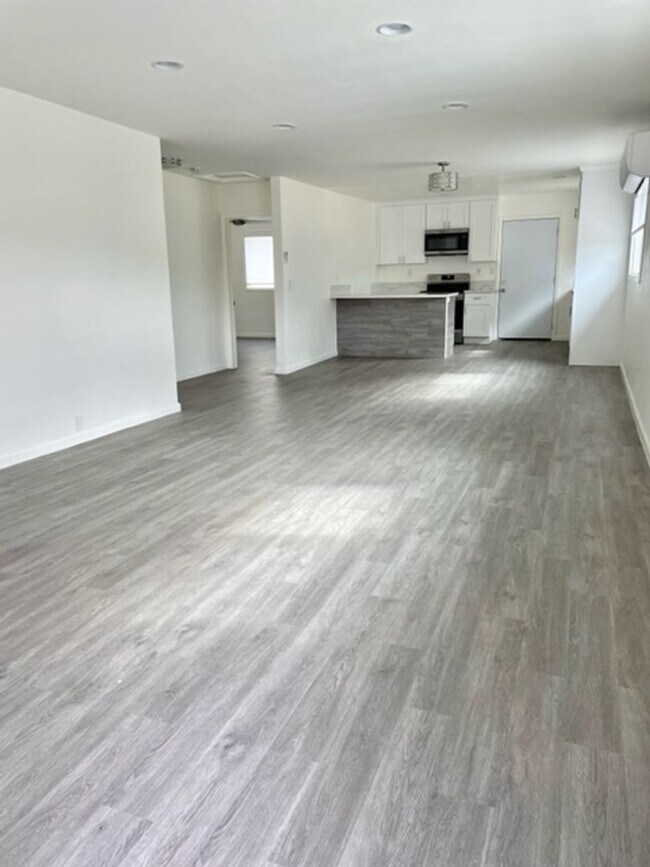 Photo - Van Dyke Triplex Unit 4137 Van Dyke Ave