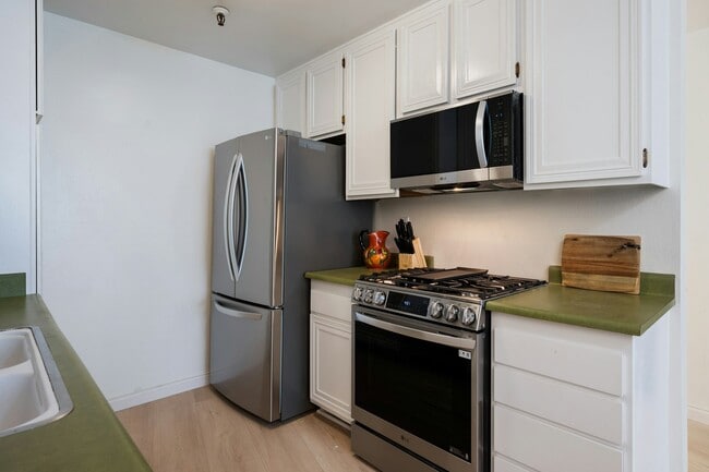 Photo - 565 Esplanade Unit 109