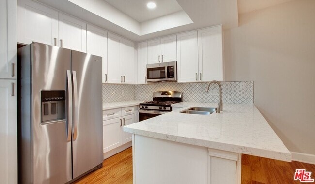 Building Photo - 1400 Ambassador St Rental