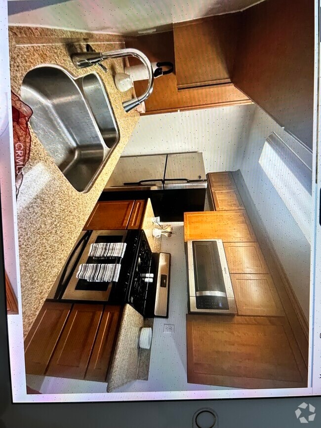 Building Photo - 20327 Saticoy St Unit 205 Rental
