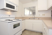 2BR, 1BA - Spencer Arms Apartments