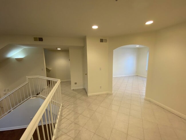 Photo - Awesome Townhouse in El Segundo w/Laundry in Unit, Garage and Pool