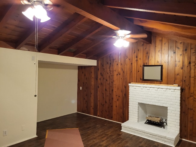 Photo - 407 W 6th St Unit A