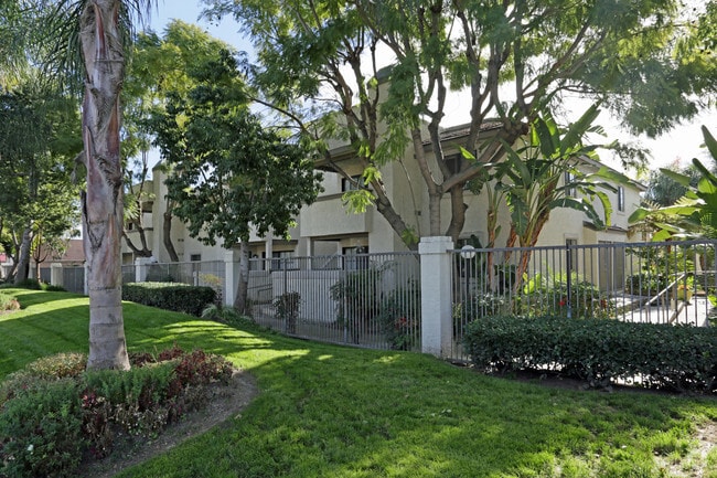 Building Photo - Casa Blanca Rental