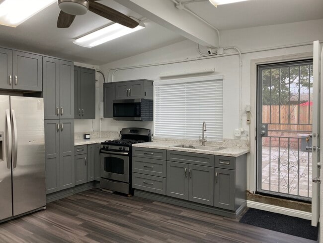 Photo - 725 W Sunkist St Unit B