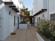 Building Courtyard - 1144 Yale St Townhome