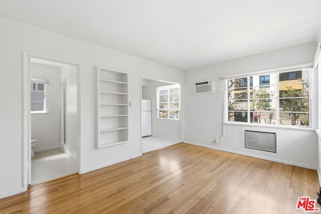 Building Photo - 1748 Malcolm Ave Unit 1