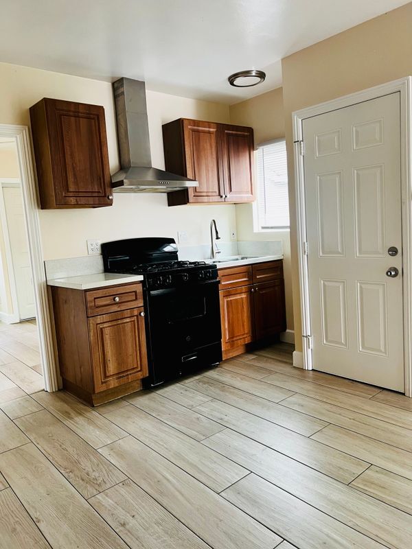 Photo - 1309 W 62nd St