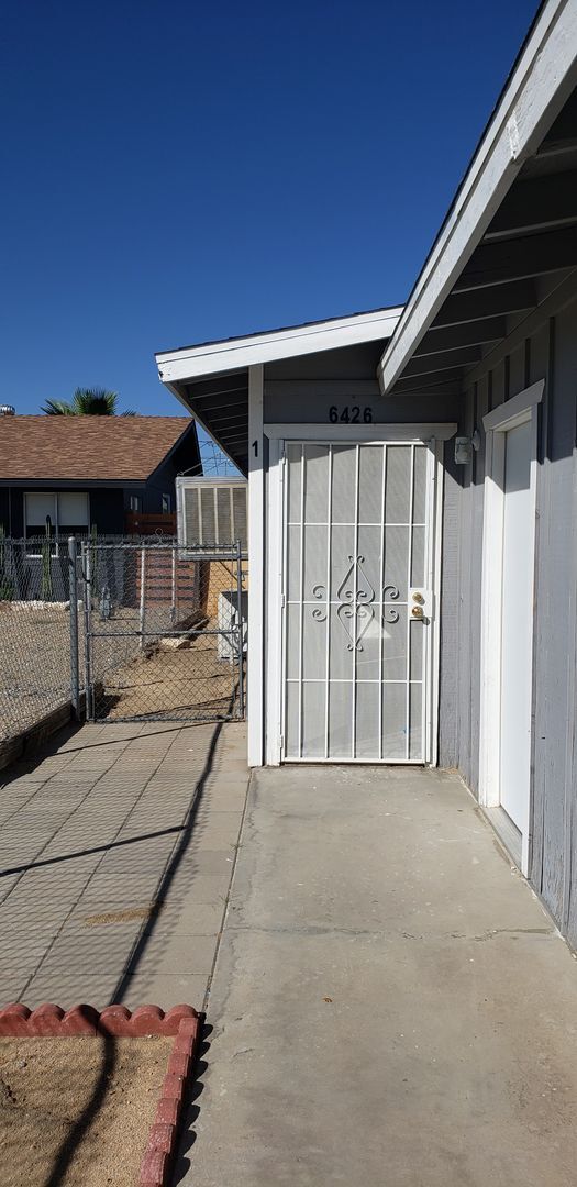 Photo - 6424 Mountain View St