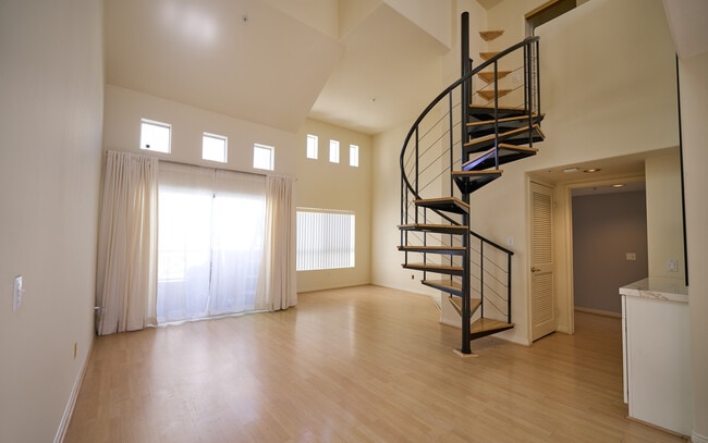Building Photo - 12060 Hoffman St Unit 303