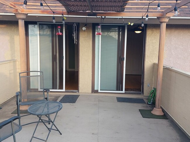 Photo - 927 S Downey Pl