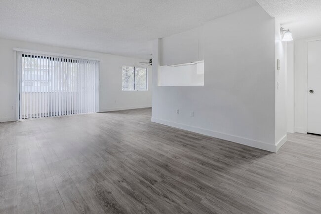 Photo - Chatsworth Rent This Now Unit SVEN