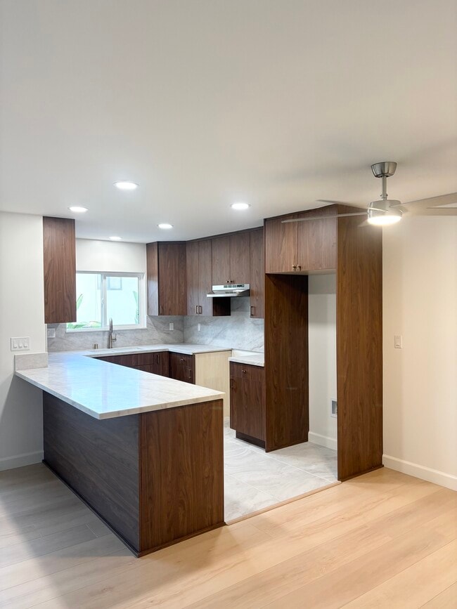 Building Photo - 821 Arcadia Ave Unit Apollo Apt. 4