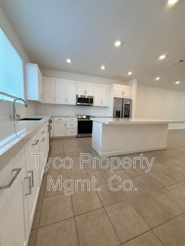 Photo - 784 Vada St