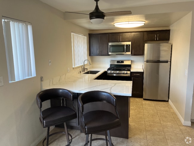 Building Photo - 4326 Oregon St Rental