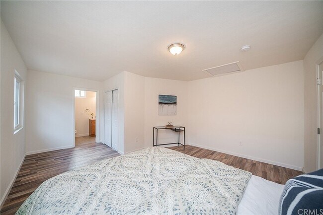 Photo - 803 E 89th St