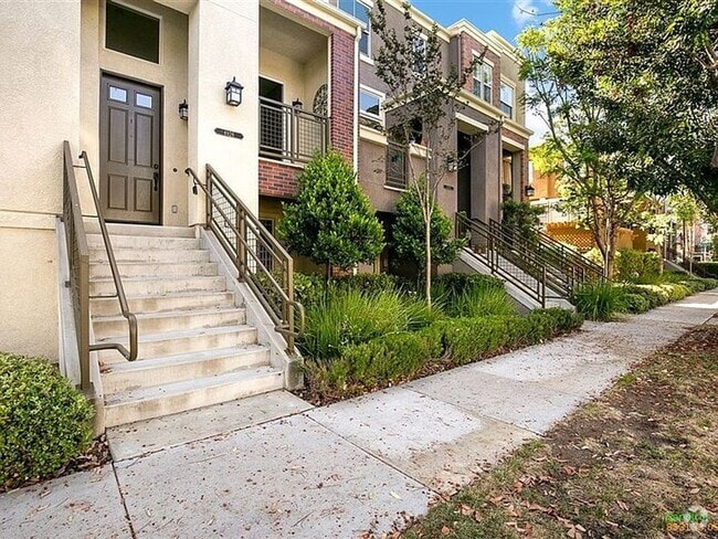 Building Photo - 2 BR, 2 Bath, 2 Car garage Rental