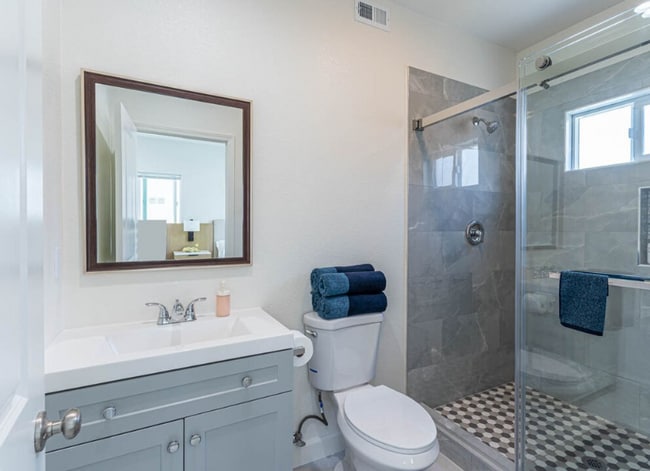 Photo - 866 N Edgemont St Unit 866