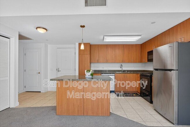 Building Photo - 1080 Park Blvd Unit 516