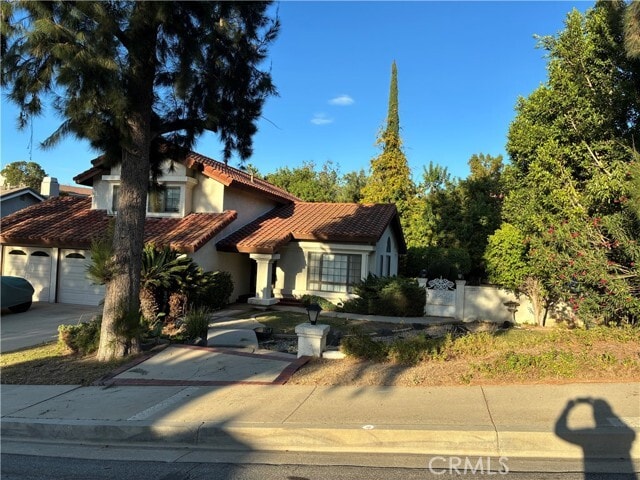 Photo - 674 Radbury Pl