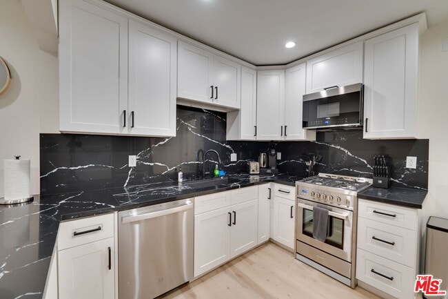Photo - 9040 Phyllis Ave Unit B