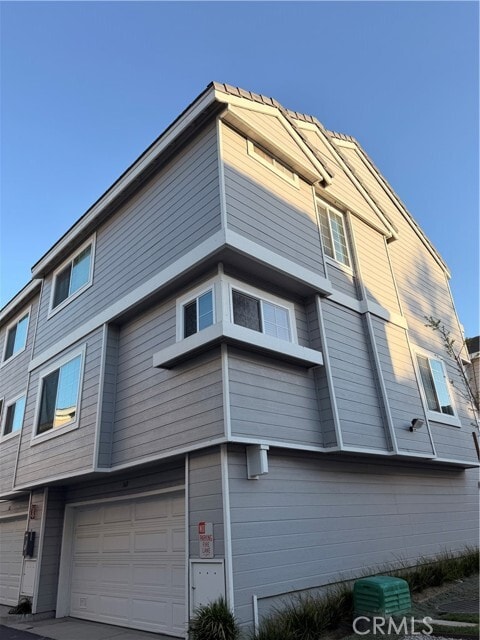 Building Photo - 2800 Plaza del Amo