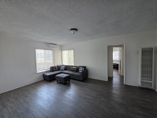 Photo - 1349 W 35th Pl Unit 2