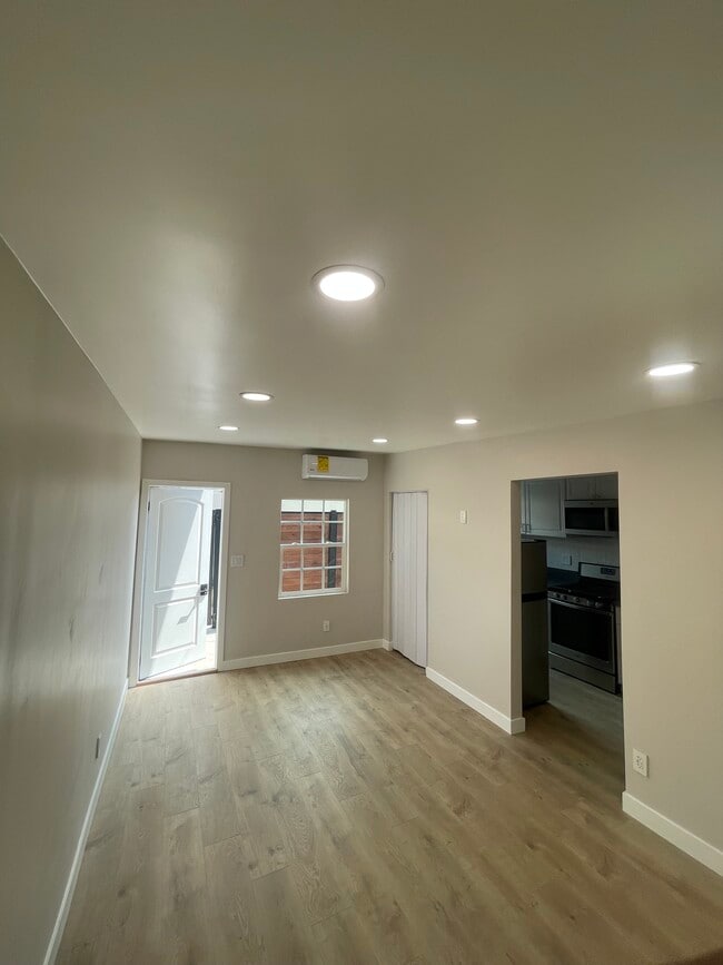 Main Room - 4121 1/2 Supreme Ct