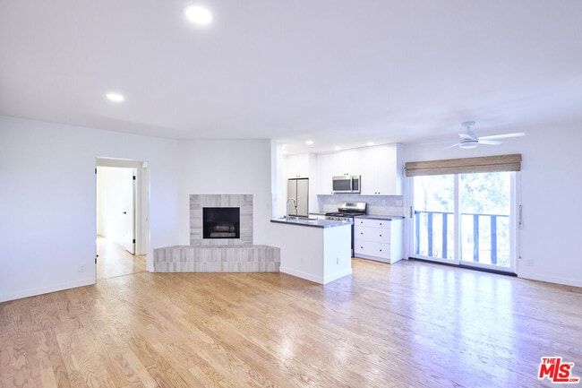 Building Photo - 302 Ashland Ave Unit 201