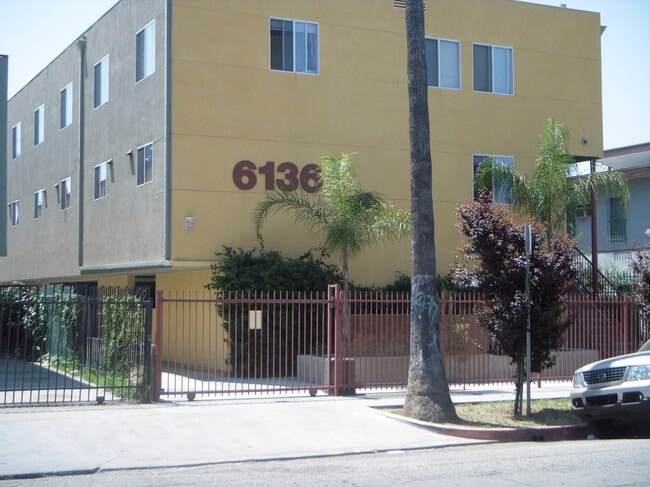 Photo - 6136 Eleanor Ave Townhome