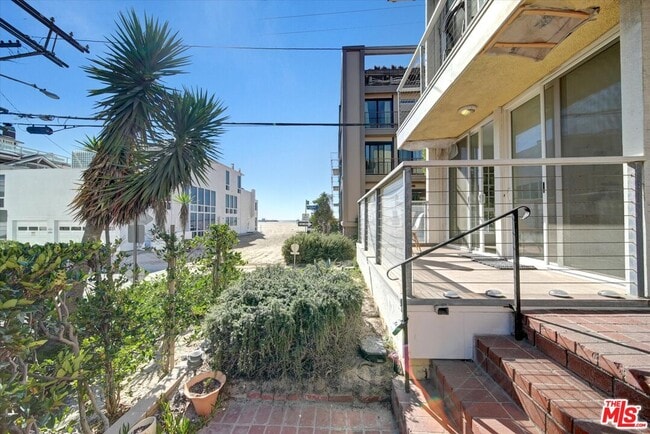 Building Photo - 15 Spinnaker St Unit 101