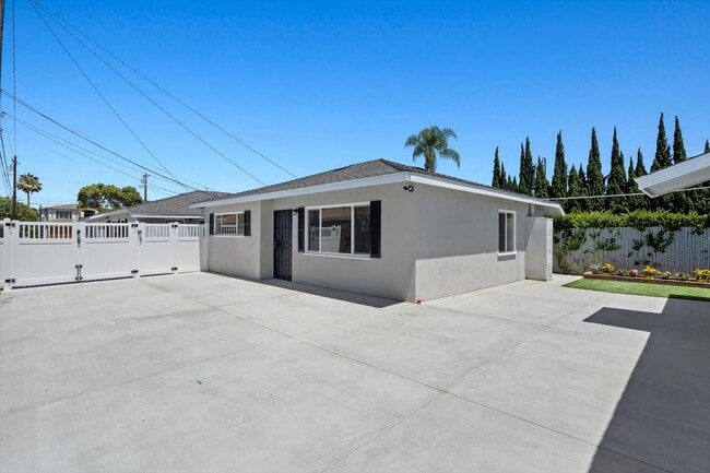 Photo - 2428-2422 250th St House