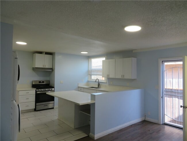 Photo - 3923 Normandie Ave