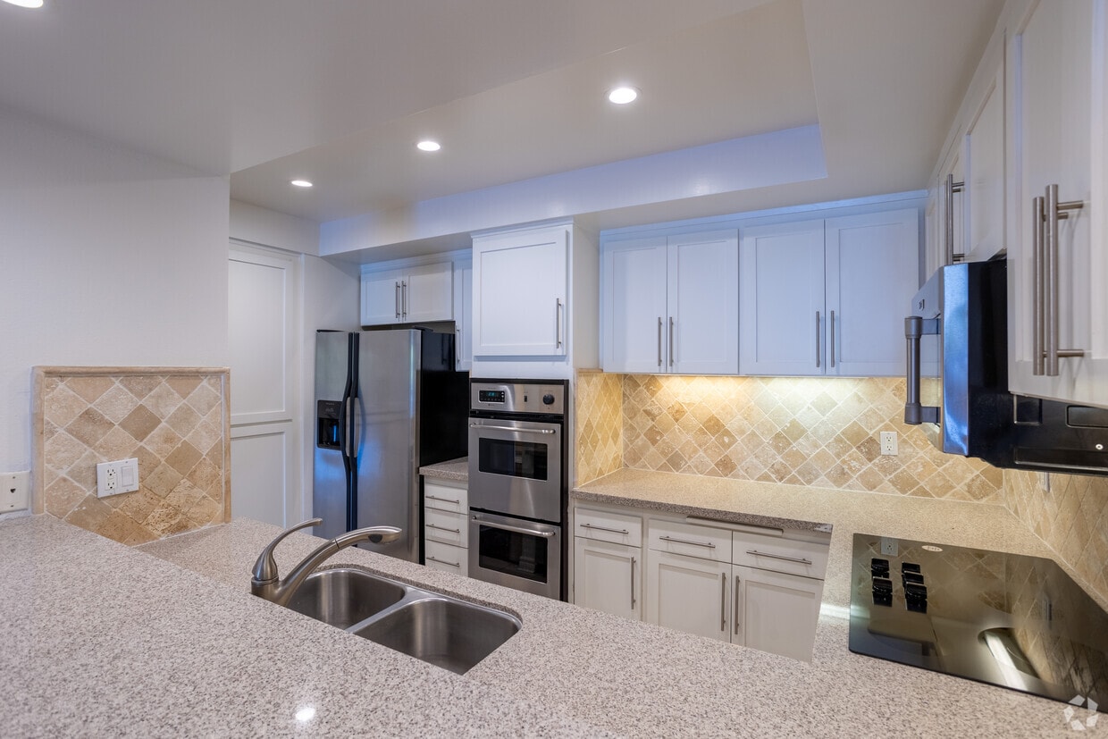Floor Plan - 1 Bed 1 Bath + Den