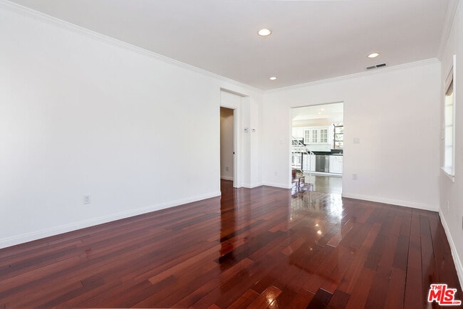 Photo - 252 Hampton Dr