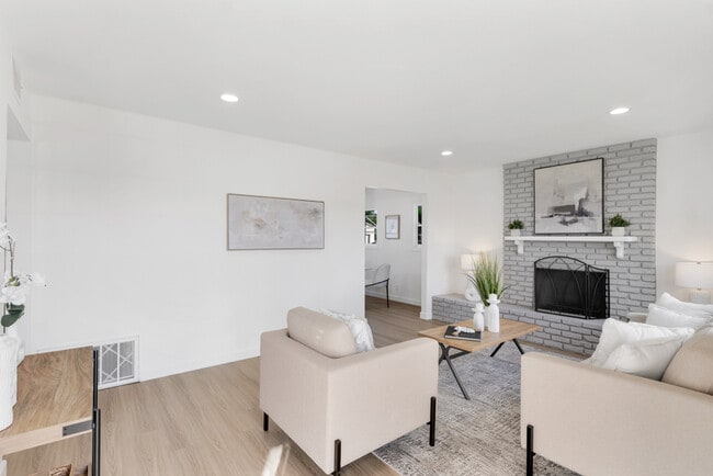 Photo - 17733 Los Alimos St