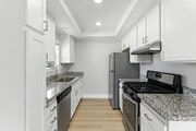 2BR, 2BA - 945SF - Kitchen - The Ashton