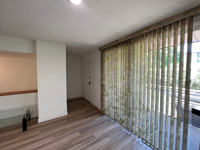 Photo - 21930 Marylee St