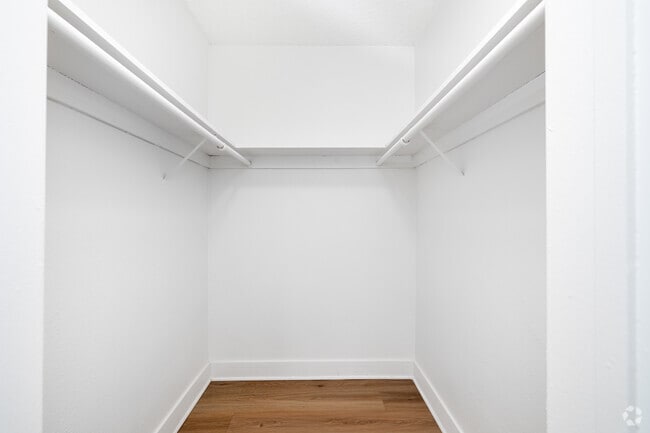 1BD, 1BA - 700SF - Closet - 1834 Bentley