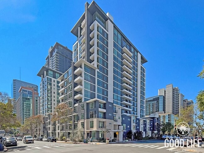 Building Photo - Charming 2BD/1BA Condo in Downtown W/ A/C, W/D, Community Pool, Spa, & Gym!